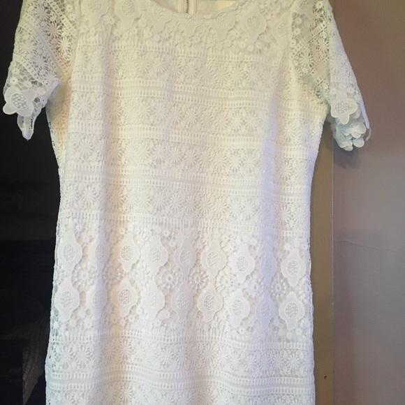 White lace dress - Picture 1 of 4